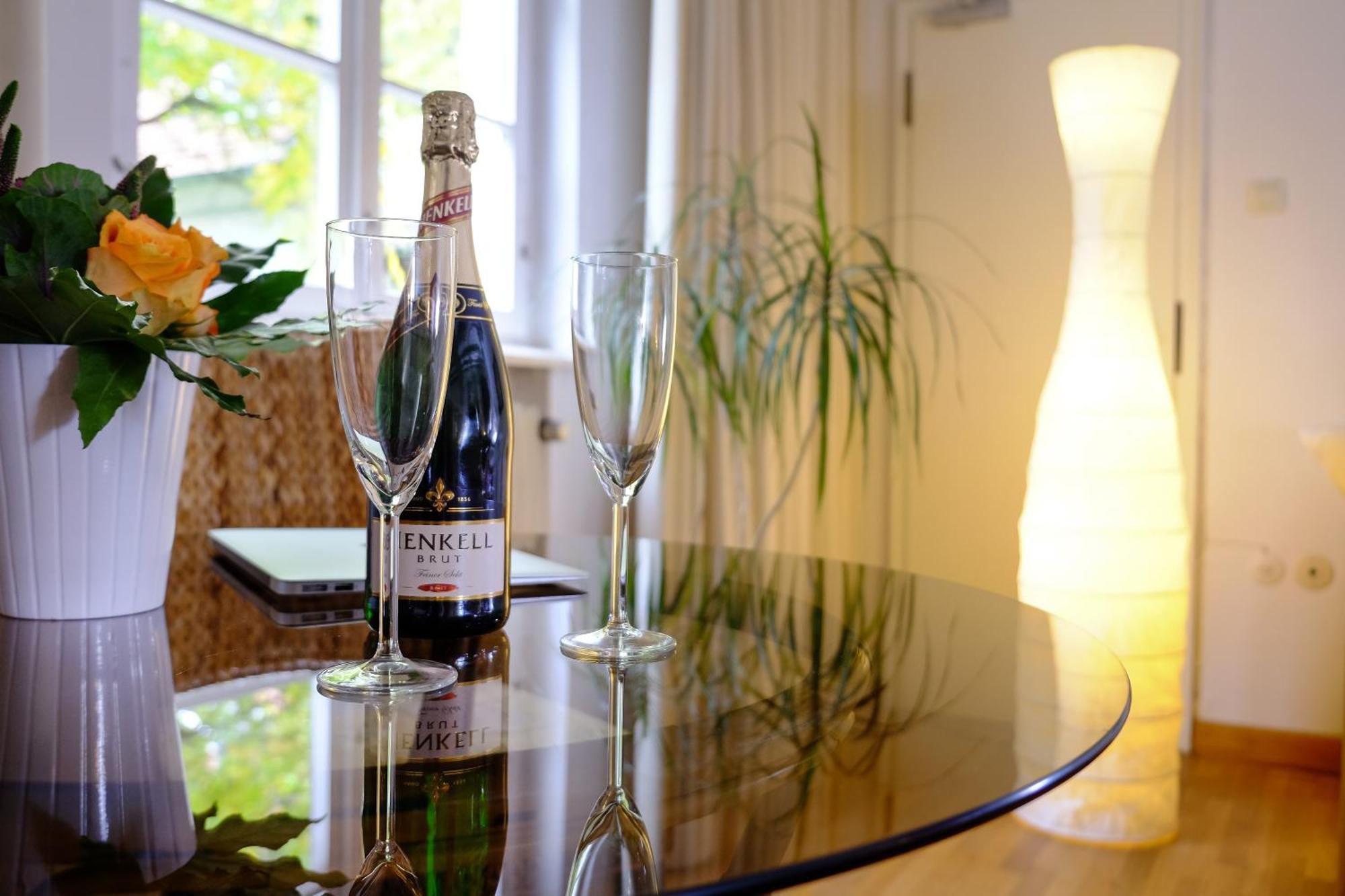 Rhein River Guesthouse - Direkt Am Rhein Leverkusen Eksteriør bilde