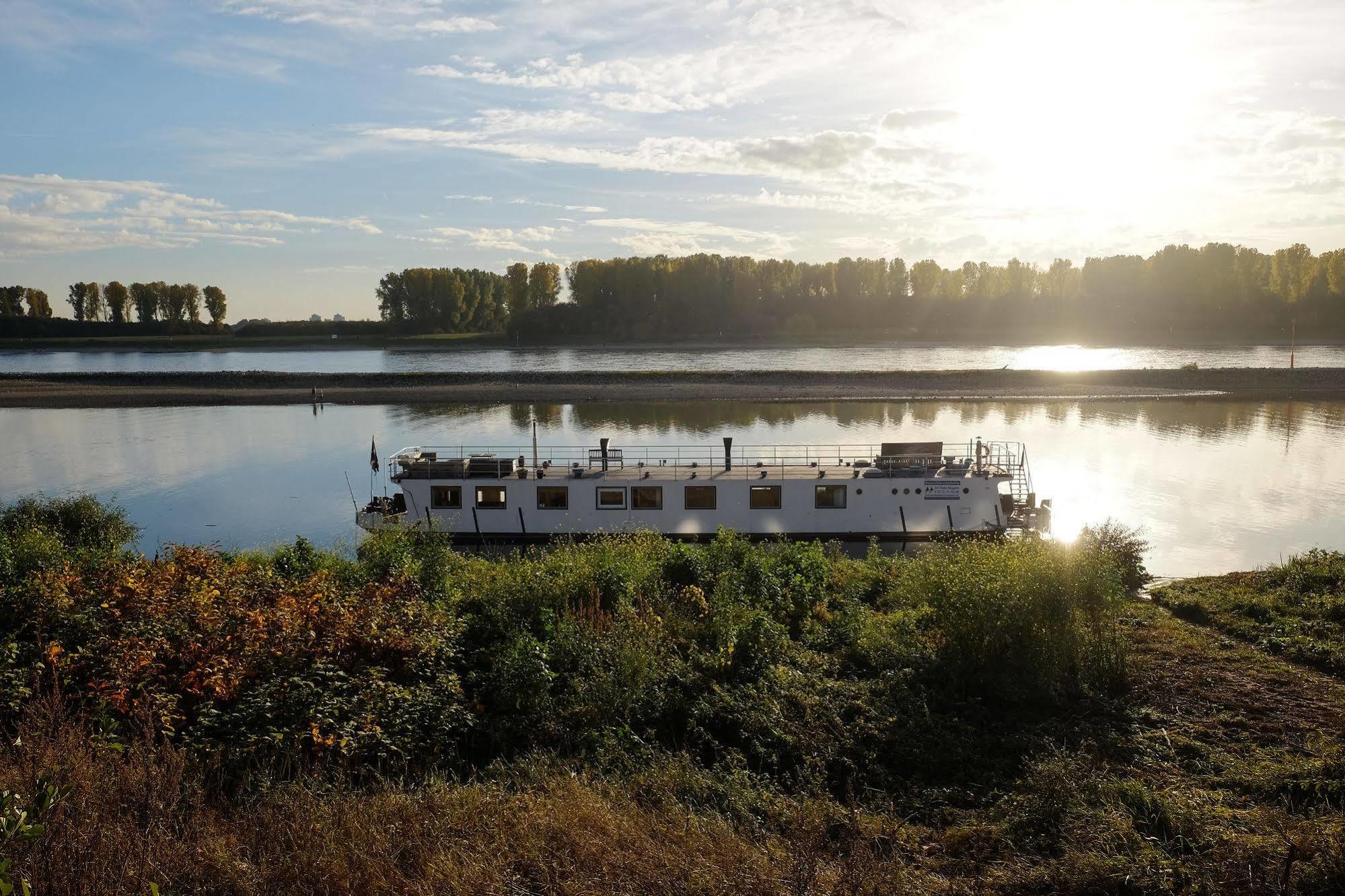 Rhein River Guesthouse - Direkt Am Rhein Leverkusen Eksteriør bilde
