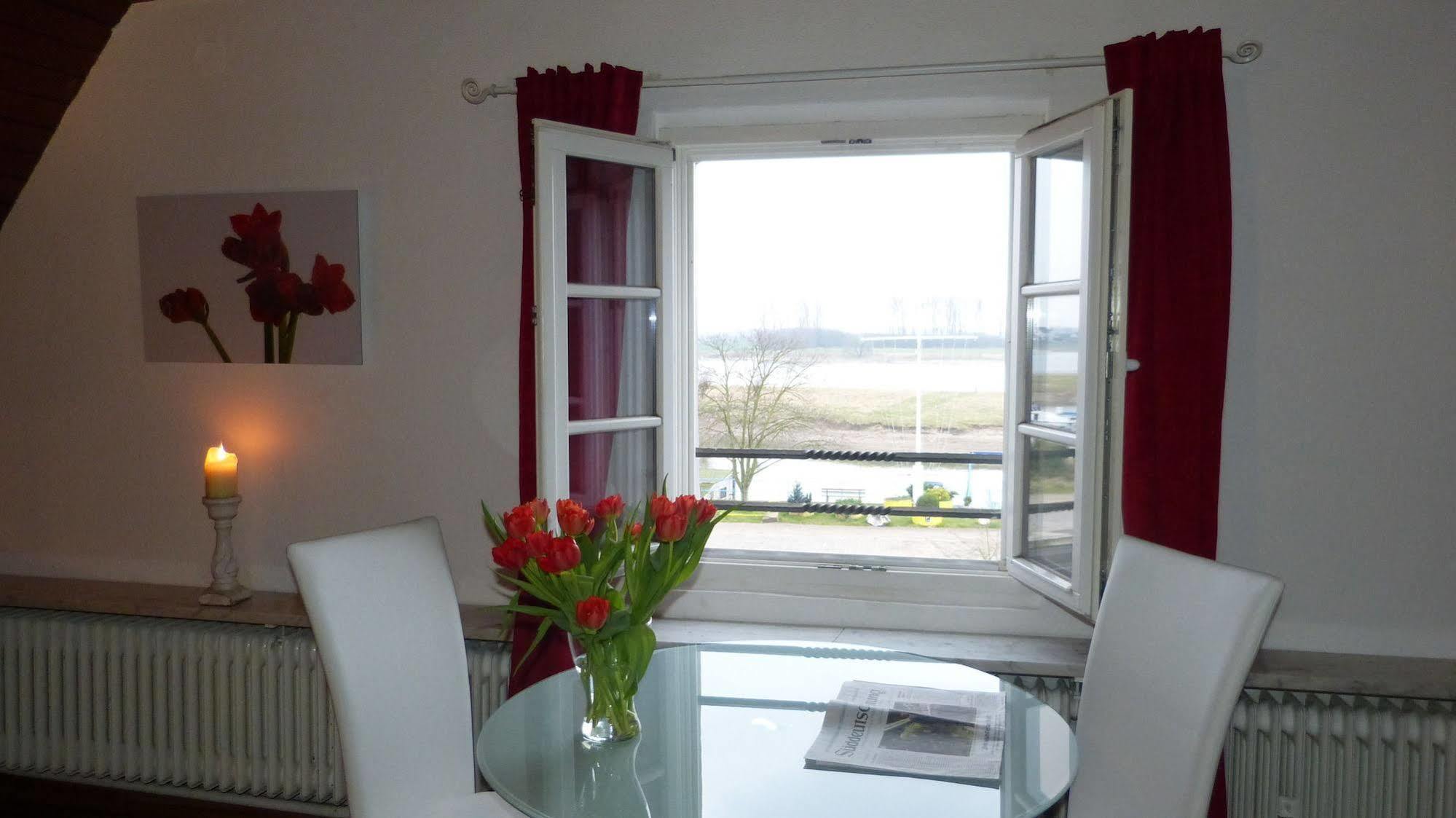 Rhein River Guesthouse - Direkt Am Rhein Leverkusen Eksteriør bilde