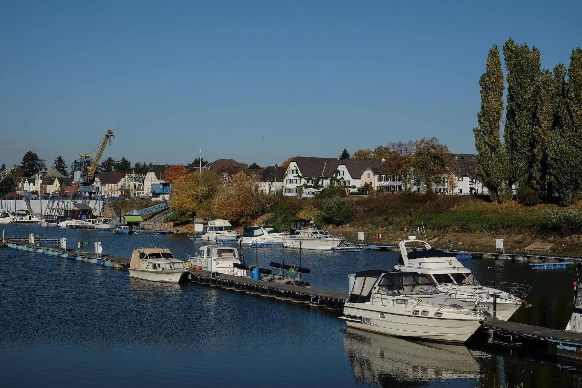 Rhein River Guesthouse - Direkt Am Rhein Leverkusen Eksteriør bilde